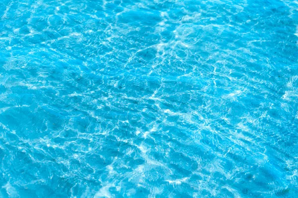 Blaues Transparentes Meerwasser Strandnähe Klare Wasseroberfläche Mit Leichten Wellen Und — Stockfoto