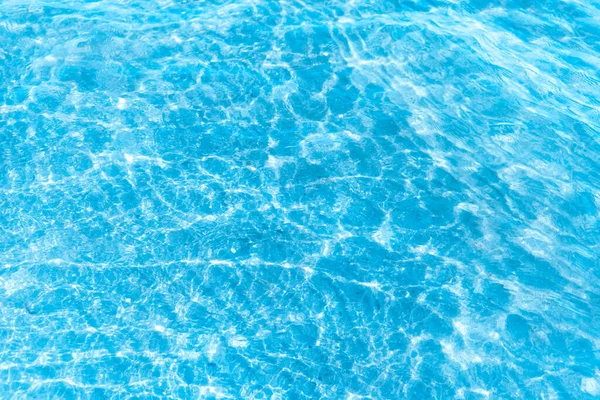 Blaues Transparentes Meerwasser Strandnähe Klare Wasseroberfläche Mit Leichten Wellen Und — Stockfoto