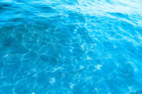 Μπλε Διάφανα Νερά Κοντά Στο Φόντο Της Υφής Της Παραλίας — Φωτογραφία Αρχείου