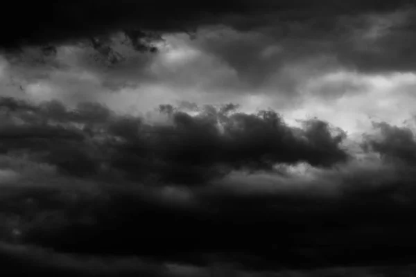 Svartvita Stormmoln Före Regnet Dramatisk Himmel — Stockfoto