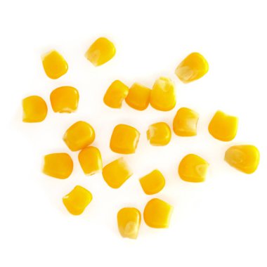 Beyaz arka planda izole edilmiş sarı mısır tohumları. makro