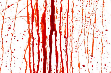 Beyaz arka planda izole edilmiş kan damlıyor. Akan kırmızı kan damlalar, damlalar ve izler