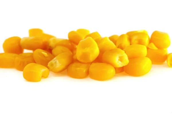 Gelbe Natürliche Maiskörner Isoliert Auf Weißem Hintergrund Makro — Stockfoto