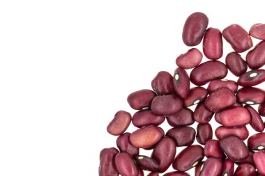 Beyaz zemin üzerinde kırmızı fasulyeler izole