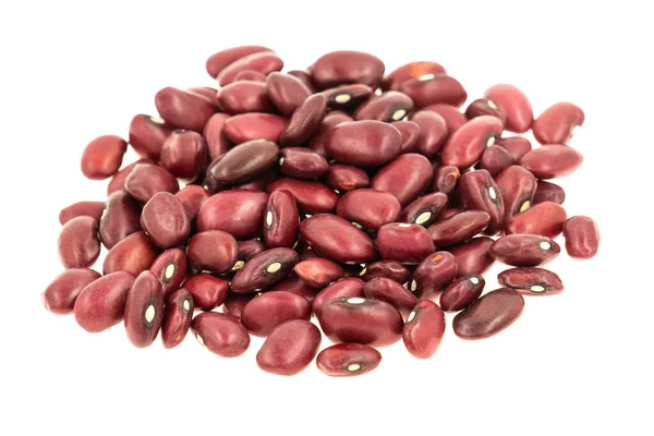 白い背景に隔離された赤い豆 — ストック写真