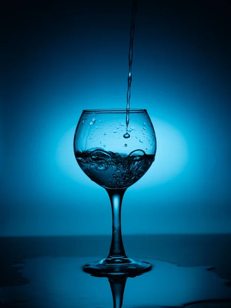 Wine Glass Flowing White Wine Water Blue Gradient Background — Stok Foto