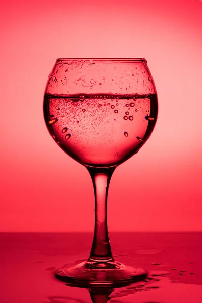 Wine Glass Liquid White Wine Red Background — Stok Foto