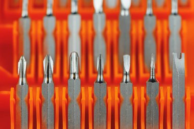 Bir çift küçük tornavida. Ölçekli tornavida uçları