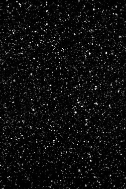 İzole edilmiş siyah arka planda kaotik beyaz yıldız bokeh. Düşen bulanık kar örtüsü, yıldızlı gökyüzü. Siyah arka planda beyaz lekeler, beyaz damlalar ve lekeler. soyutlama.