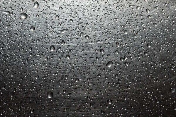 Gotas Agua Sobre Fondo Metálico Rayado — Foto de Stock