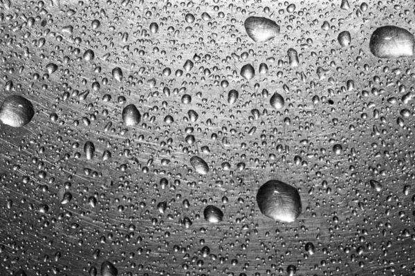 Σταγόνες Νερού Ένα Γδαρμένο Μεταλλικό Φόντο Closeup — Φωτογραφία Αρχείου