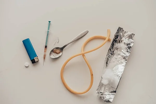 Eine Spritze Mit Heroin Amphetamin Auf Dem Tisch Sucht — Stockfoto