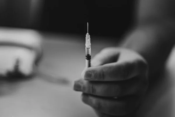 Závislák Stolu Stříkačkou Heroin Závislost Metamfetaminu — Stock fotografie