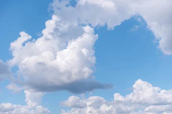 Schöne Zirruswolken Blauen Himmel Einem Sonnigen Tag Hintergrund Textur — Stockfoto