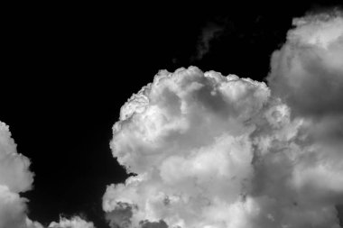 Yağmurdan önceki gökyüzü, bulutlu dramatik gökyüzü, kara bulutlar arka plan