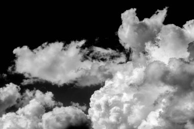 Yağmurdan önceki gökyüzü, bulutlu dramatik gökyüzü, kara bulutlar arka plan