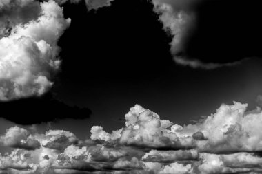 Yağmurdan önceki gökyüzü, bulutlu dramatik gökyüzü, kara bulutlar arka plan