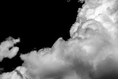 Yağmurdan önceki gökyüzü, bulutlu dramatik gökyüzü, kara bulutlar arka plan