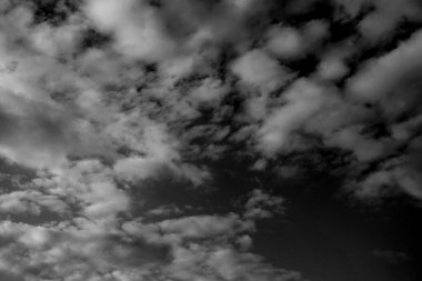 Yağmurdan önceki gökyüzü, bulutlu dramatik gökyüzü, kara bulutlar arka plan