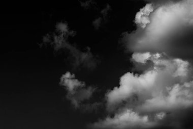 Yağmurdan önceki gökyüzü, bulutlu dramatik gökyüzü, kara bulutlar arka plan