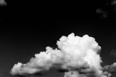 Yağmurdan önceki gökyüzü, bulutlu dramatik gökyüzü, kara bulutlar arka plan