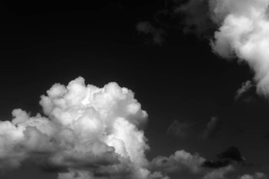 Yağmurdan önceki gökyüzü, bulutlu dramatik gökyüzü, kara bulutlar arka plan