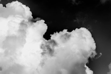 Yağmurdan önceki gökyüzü, bulutlu dramatik gökyüzü, kara bulutlar arka plan