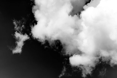 Yağmurdan önceki gökyüzü, bulutlu dramatik gökyüzü, kara bulutlar arka plan