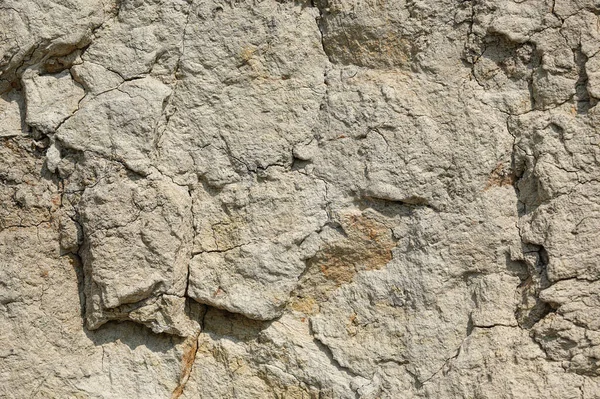 粘土採石場の地下粘土の異なる層のテクスチャ 粘土の壁の背景を閉じて — ストック写真