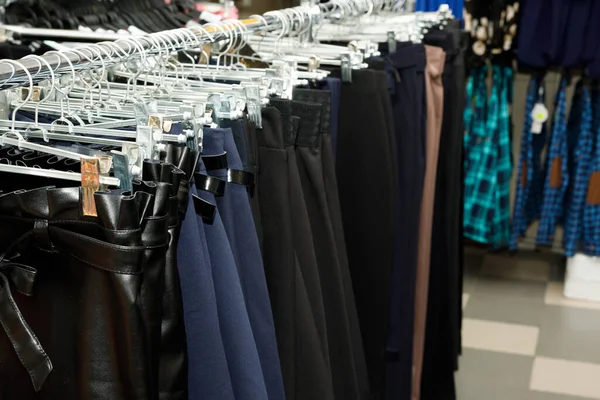 Lothing Boutique Store Interieur Verschwommen Hintergrund Defokussiertes Modegeschäft — Stockfoto