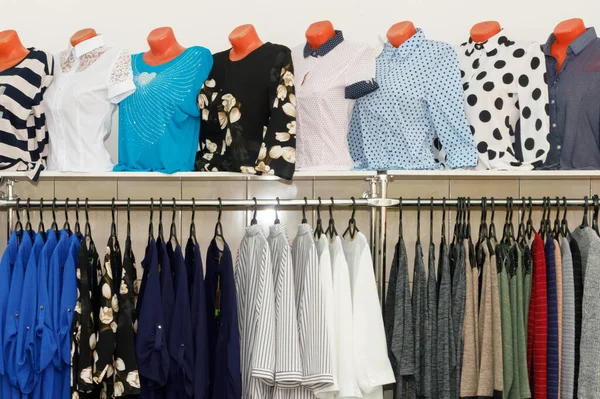 Lothing Boutique Store Interieur Verschwommen Hintergrund Defokussiertes Modegeschäft — Stockfoto