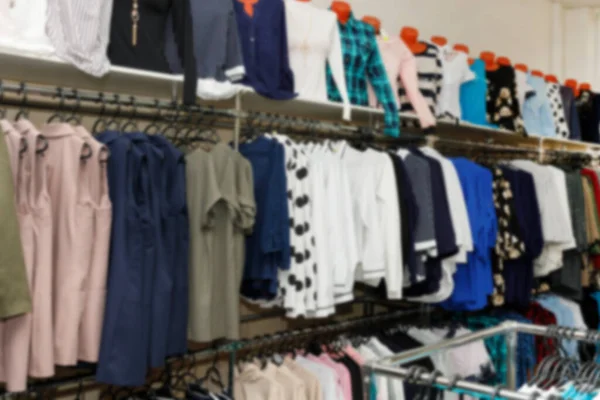 Lothing Boutique Loja Interior Desfocado Fundo Loja Roupas Moda Desfocada — Fotografia de Stock