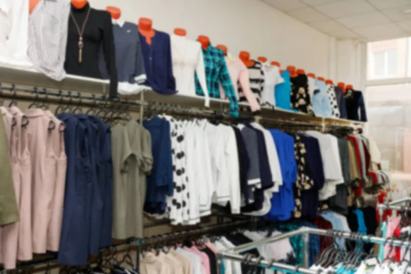 Lothing Boutique Κατάστημα Εσωτερικό Θολό Φόντο Απεσταλμένο Κατάστημα Ρούχων Μόδας — Φωτογραφία Αρχείου