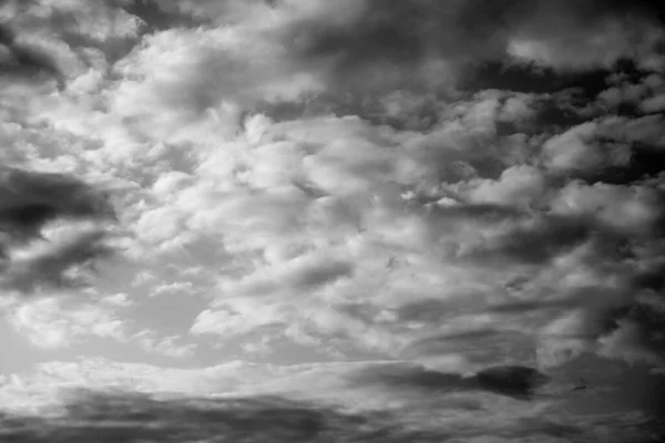 Himlen Före Regnet Den Molniga Dramatiska Himlen Mörka Moln Konsistens — Stockfoto
