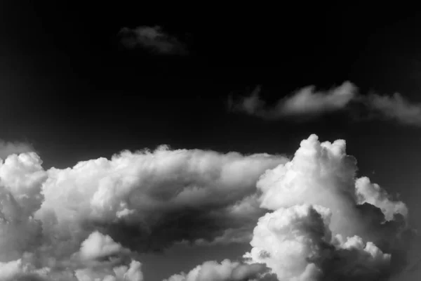 雨前的天空 多云的戏剧性天空 乌云的纹理背景 — 图库照片