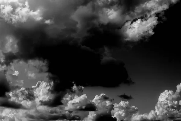 雨前的天空 多云的戏剧性天空 乌云的纹理背景 — 图库照片