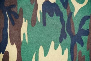 Kamuflaj yeşil kumaş arkaplan dokusu. Ordu ve av kıyafetleri