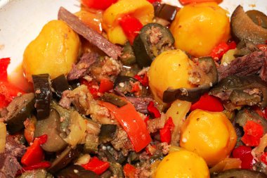 Patatesli sebze güveci. Arka plan dokusunu kapat.