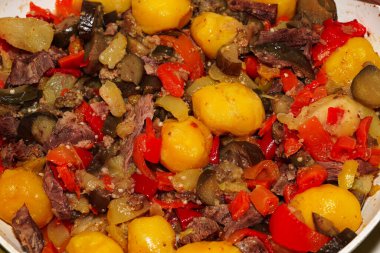 Patatesli sebze güveci. Arka plan dokusunu kapat.