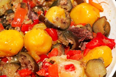 Patatesli sebze güveci. Arka plan dokusunu kapat.