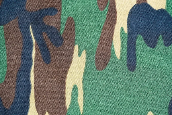 Kamuflaj yeşil kumaş arkaplan dokusu. Ordu ve av kıyafetleri