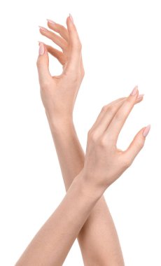 Beyaz arka planda çeşitli parmak hareketlerini gösteren beyaz bir kadın el izi var. Kadın elleri farklı jestler gösteriyor.