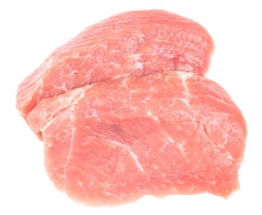 Beyaz arka planda izole edilmiş çiğ domuz eti. Şnitzel. Biftek. Et filetosu.