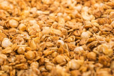 Fırınlanmış sarı müsli arka plan, mısır gevreği dokusu yakın çekim