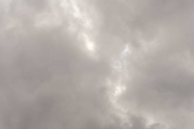 Yağmurdan önce beyaz bulutlar, bulutlu hava arkaplanı