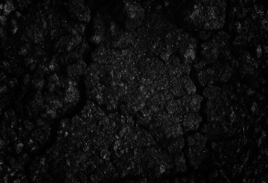 Siyah çatlamış gri toprak dokusu arka plan, koyu ve doğranmış gri toprak, eski çatlak karanlık zemin, yakın plan, erozyon