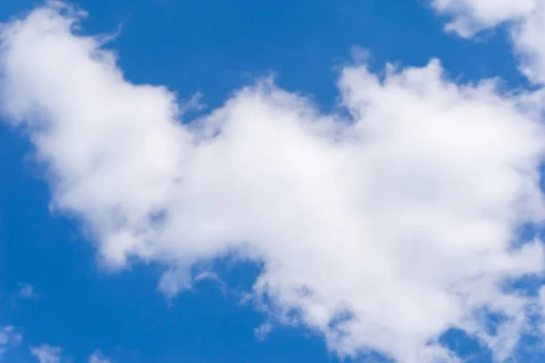 Weiße Wolken Blauen Himmel Einem Sonnigen Tag Hintergrund Textur — Stockfoto