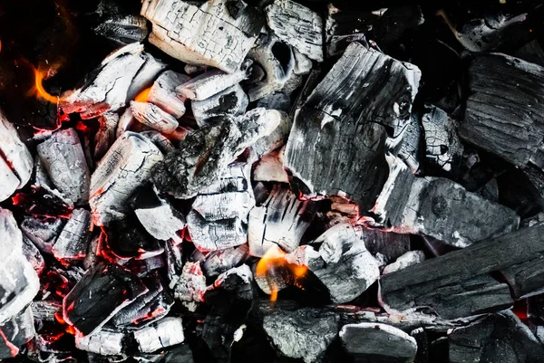 Smoldering Brasas Fogo Carvão Vivo Queima Carvão Vegetal Textura Fundo — Fotografia de Stock