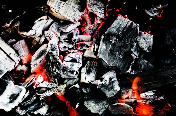 燃烧着的炉火 燃烧着背景质感中的木炭 燃烧着的煤炭 — 图库照片