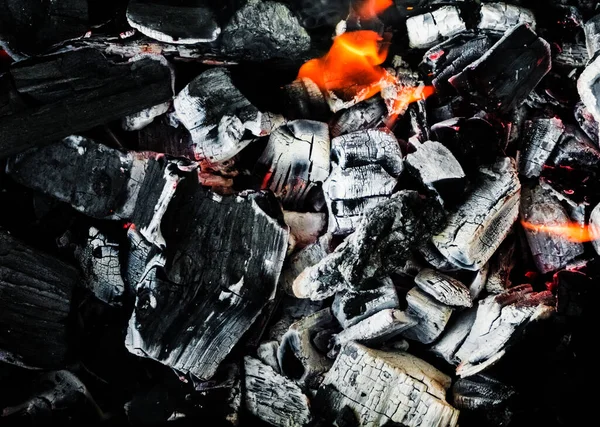 燃烧着的炉火 燃烧着背景质感中的木炭 燃烧着的煤炭 — 图库照片